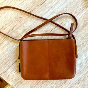 Brand new with tags Madewell Simple Leather Crossbody!